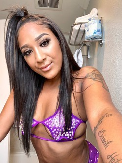 party-girl-feet-worshipping-ass-worshipping-fetish-friendly-nuru-strap-play-toy-play-prostate-role-play-big-1