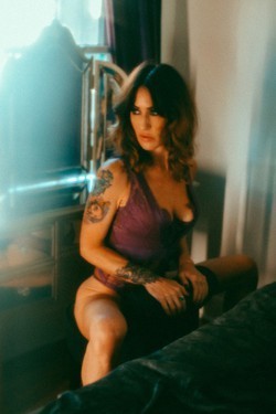 mistress-chloe-snow-big-0