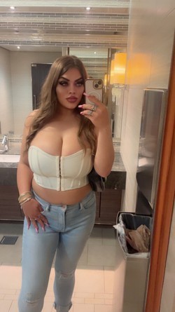 bombshell-baddie-ready-to-play-big-1