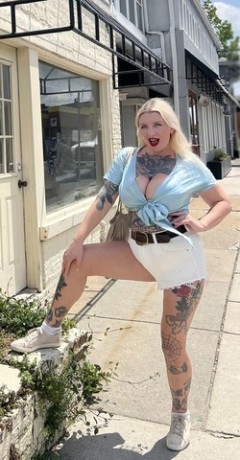 hottie-film-buff-with-big-naturals-offering-gfe-fbsm-and-sweet-smoking-sessions-big-0