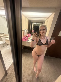 blonde-teen-ready-to-play-big-0