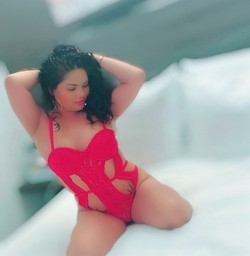 petite-passionate-playmate-big-0