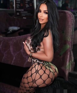 indian-baddie-with-a-body-big-1