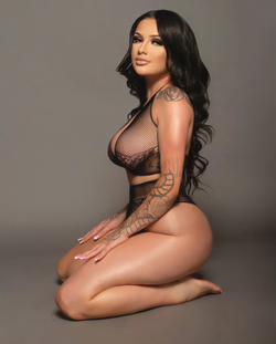 busty-brunette-big-1