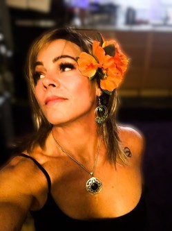 feminine-sacred-companion-big-0