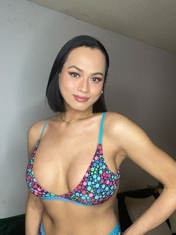 trans-bea-rose-asian-big-1