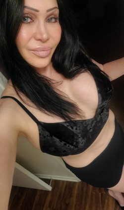 beautiful-white-blue-eyed-milf-big-0