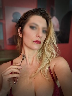 mistress-seductress-dominatrix-big-0