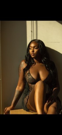 elite-layla-reign-visiting-sf-big-0