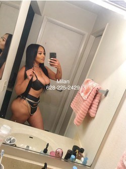 san-francisco-youre-all-time-favorite-is-almost-back-highly-reviewed-busty-baddie-call-me-big-0