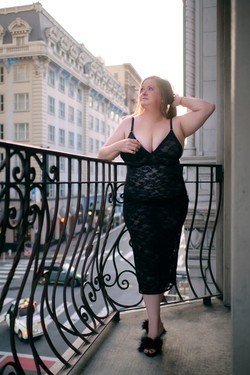 natural-g-cup-curves-big-1