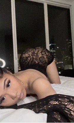 petite-filipina-treat-big-1