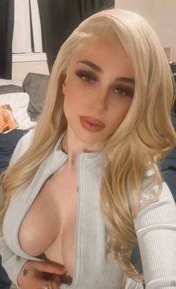 blonde-bombshell-big-0