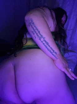 upscale-juicy-bbw-queen-ready-to-play-big-0