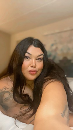 upscale-juicy-bbw-queen-ready-to-play-big-0