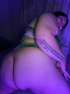 upscale-juicy-bbw-queen-ready-to-play-big-0