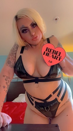 specials-visiting-pismo-beach-and-surrounding-areas-xxx-platinum-blonde-w-serious-daddy-issues-big-1