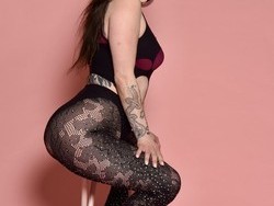 upscale-busty-tattooed-goddess