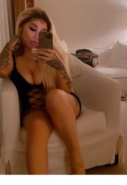naughty-nikki-wants-to-play-big-0