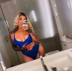 naughty-nikki-wants-to-play-big-0