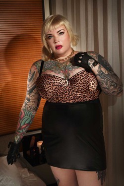 chicagos-bbw-kinky-companion-erin-black-big-1