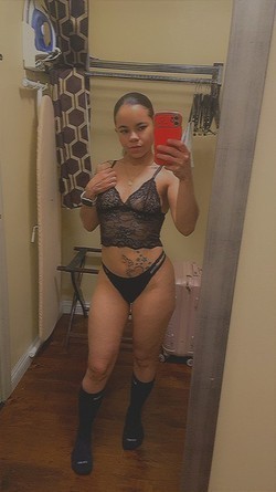 petite-treat-in-town-until-tuesday-morning-please-read-fully-and-send-screening-big-0