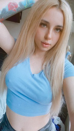 blonde-petite-hottie-big-1