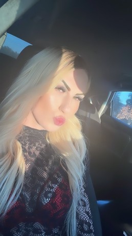 sexy-blonde-babe-big-0
