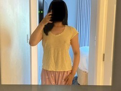 bookworm-girl-visiting-town