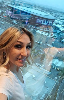 las-vegas-cocktail-waitress-big-0