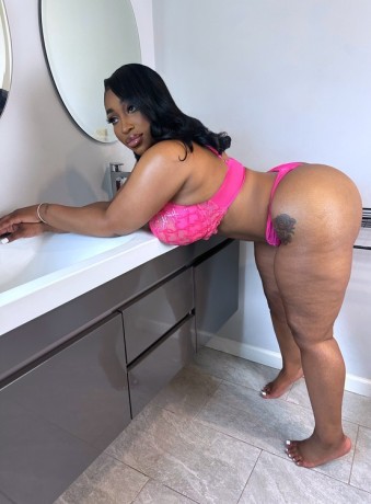 busty-mercedes-luxe-big-0