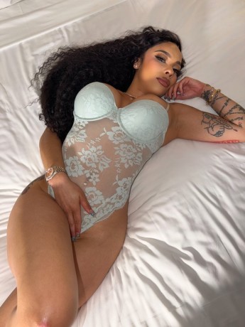 new-busty-kinky-bombshell-big-0