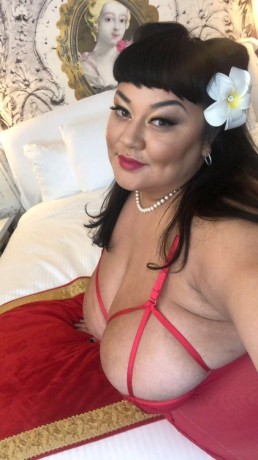 mistress-julia-juggs-big-0