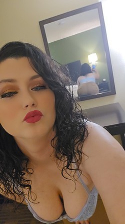 upscale-curvy-brunette-available-for-outcall-big-0