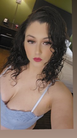 upscale-curvy-brunette-available-for-outcall-big-1