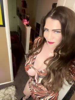 busty-38f-green-eyed-brunette-big-0