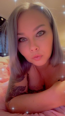lovely-amber-let-me-your-spring-training-date-big-0