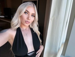 petite-bombshell