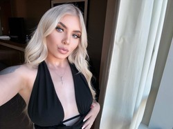 petite-bombshell-big-0