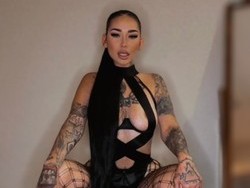petite-and-curvy-tattooed-goddess-lets-party