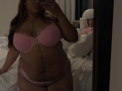 curvy-salvadorian-bombshell