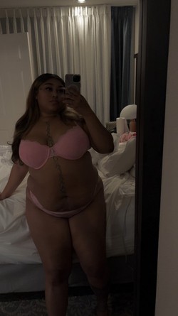 curvy-salvadorian-bombshell-big-0