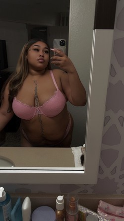 curvy-salvadorian-bombshell-big-0
