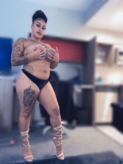 luxury-companion-busty-curvy-spinner-babe-big-0
