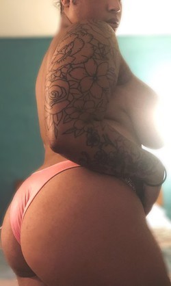 luxury-companion-busty-curvy-spinner-babe-big-1