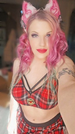 emeow-hot-kawaii-kitten-4u-cjeck-ad-for-tour-citoesdates-big-0
