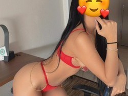 bella-latina-sensual-y-muy-complaciente