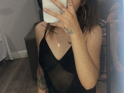 petite-latina