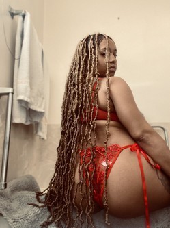 petite-exotic-baddie-big-0
