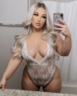 5upscale-blonde-bombshelleverything-you-need-more-big-0